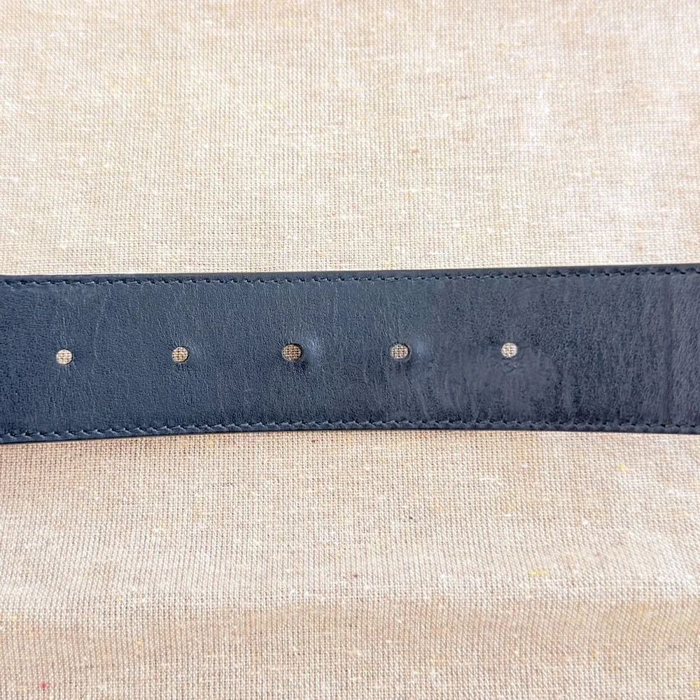 Gucci Men’s GG Marmont Reversible Belt in Size 90 - Picture 5 of 6